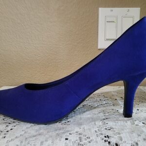 SIZE 9 Royal Blue dress pump from Predictions